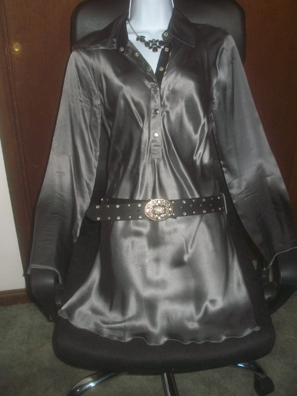 womens SILK blouse.NEWPORT NEWS.Gray.longer length.size small